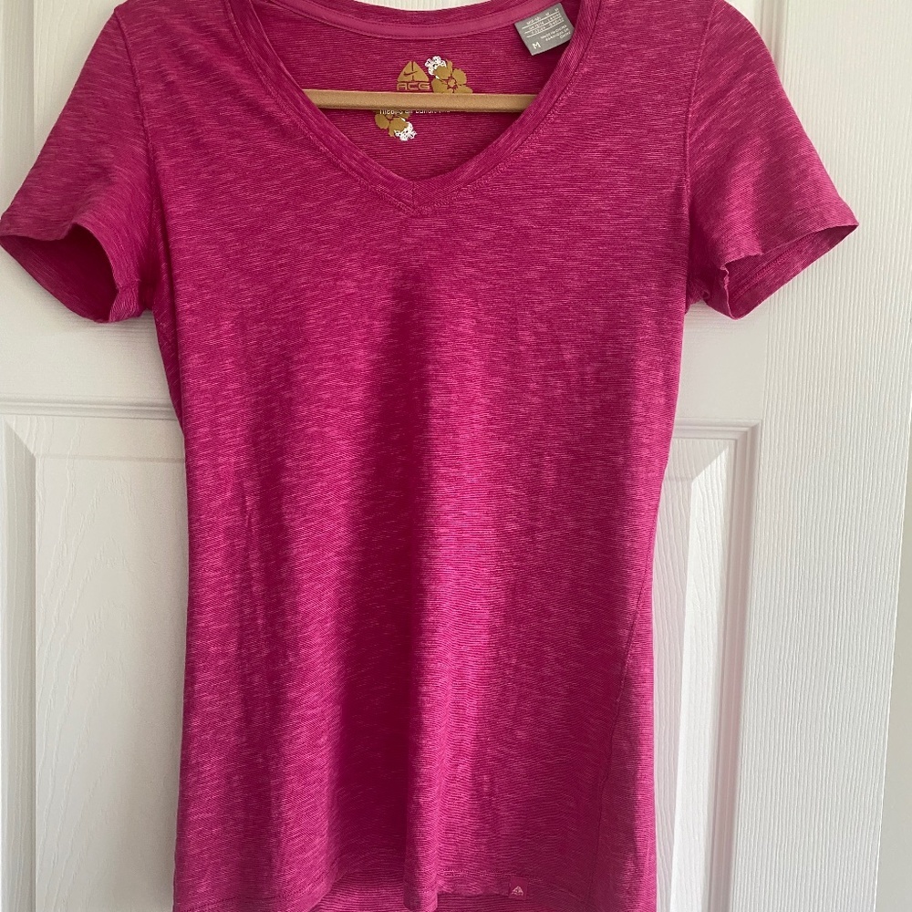 NIKE AGC Hot Pink T-shirt short sleeve Women’s Size Medium